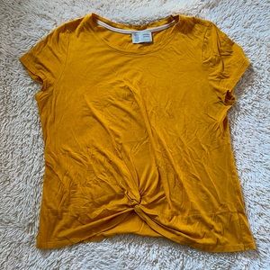 Yellow Anthropology tee 💛